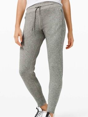 Lululemon Engineered Warmth Jogger Grey Sage / White Size 8